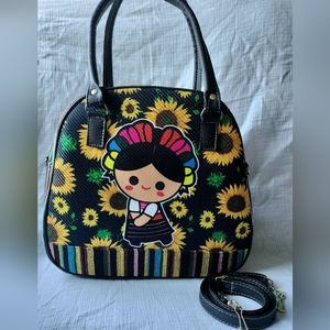 Artesanal Yute bag with lele doll and sunflowers.